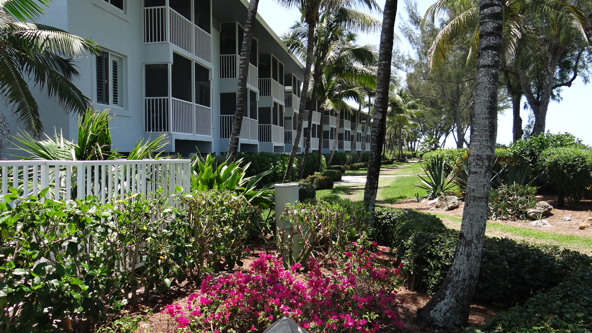 Plantation Beach Club Exterior | South Seas Properties